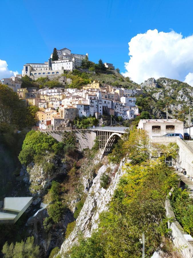 Casa Degli Ulivi Con Parcheggio Privato Apartman Muro Lucano Kültér fotó